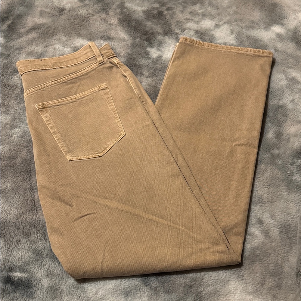 GAP Straight Leg Jeans in Tan